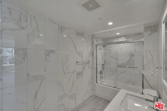 14419 Riverside Drive 203, Sherman Oaks, CA 91423