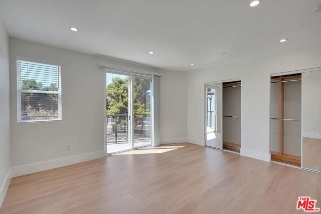 14419 Riverside Drive 203, Sherman Oaks, CA 91423