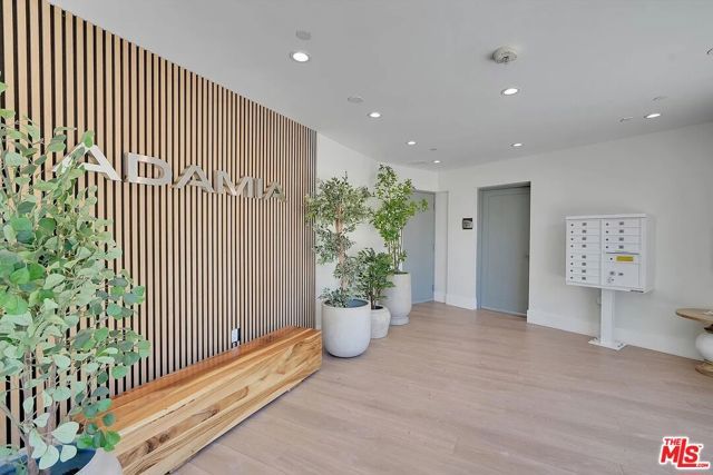 14419 Riverside Drive 203, Sherman Oaks, CA 91423