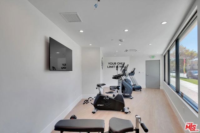 14419 Riverside Drive 203, Sherman Oaks, CA 91423