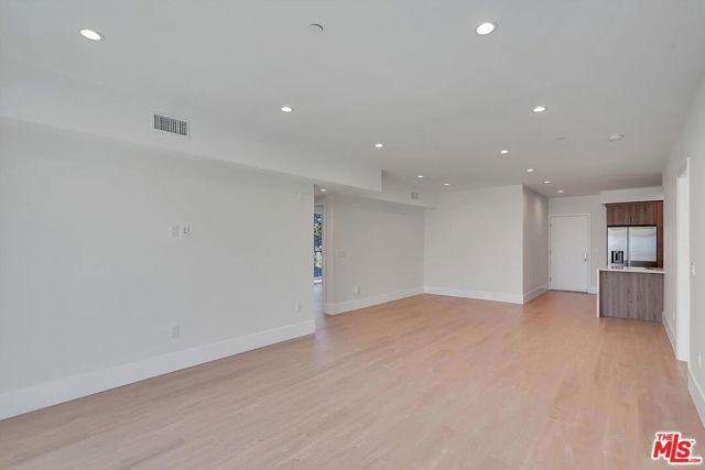 14419 Riverside Drive 203, Sherman Oaks, CA 91423