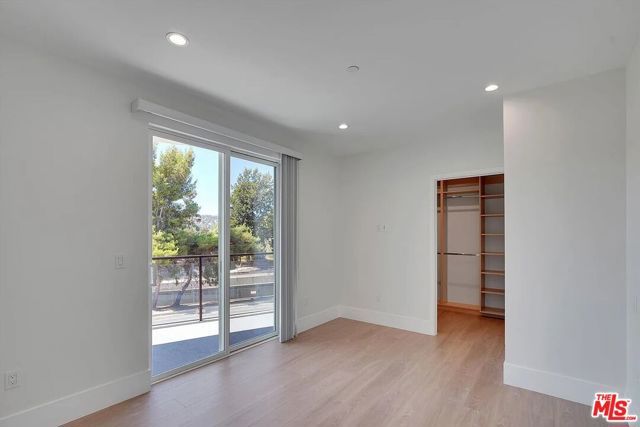 14419 Riverside Drive 203, Sherman Oaks, CA 91423