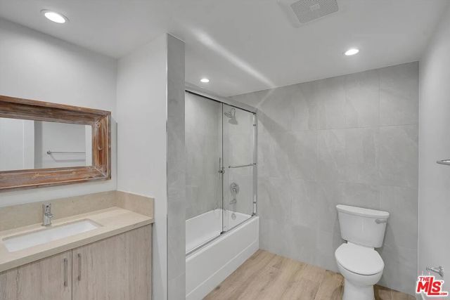 14419 Riverside Drive 203, Sherman Oaks, CA 91423