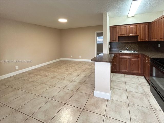 715 NE 6th St 2, Fort Lauderdale, FL 33304