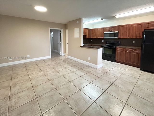 715 NE 6th St 2, Fort Lauderdale, FL 33304