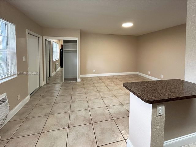 715 NE 6th St 2, Fort Lauderdale, FL 33304