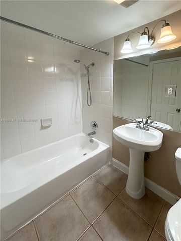 715 NE 6th St 2, Fort Lauderdale, FL 33304