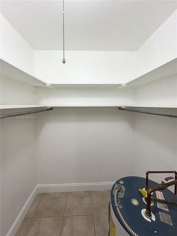 715 NE 6th St 2, Fort Lauderdale, FL 33304