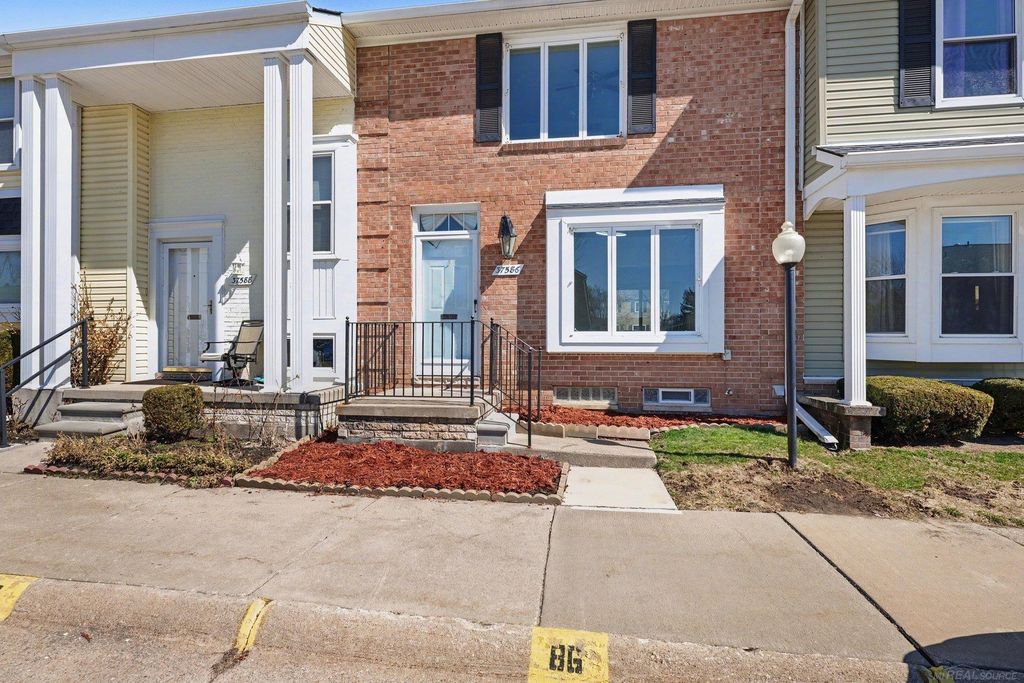 37586 Charter Oaks Boulevard, Clinton Twp, MI 48036