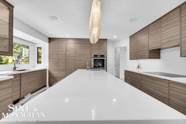 1289 Creek Pointe Drive, Rochester, MI 48307