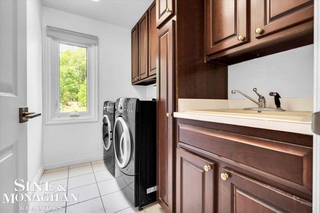 1289 Creek Pointe Drive, Rochester, MI 48307