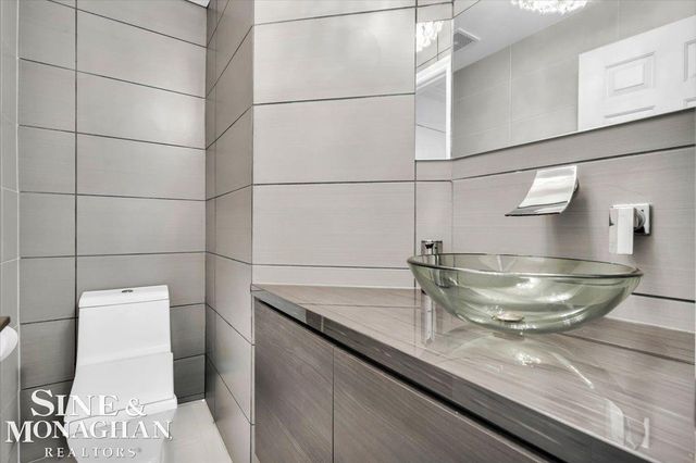 1289 Creek Pointe Drive, Rochester, MI 48307