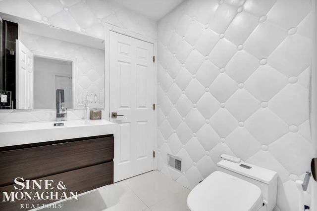 1289 Creek Pointe Drive, Rochester, MI 48307