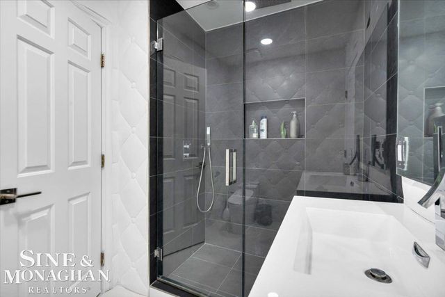 1289 Creek Pointe Drive, Rochester, MI 48307