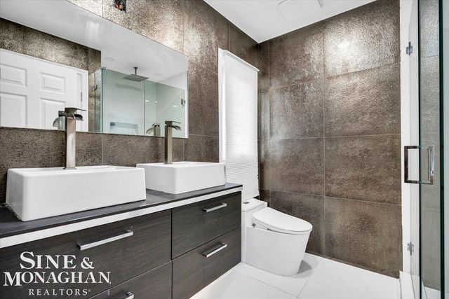 1289 Creek Pointe Drive, Rochester, MI 48307