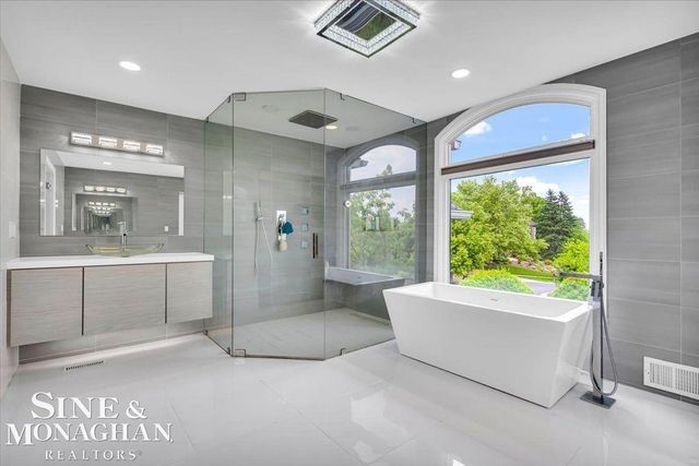 1289 Creek Pointe Drive, Rochester, MI 48307