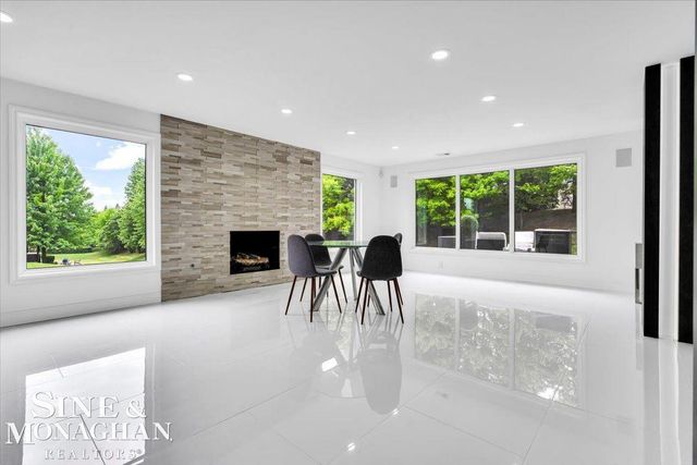 1289 Creek Pointe Drive, Rochester, MI 48307