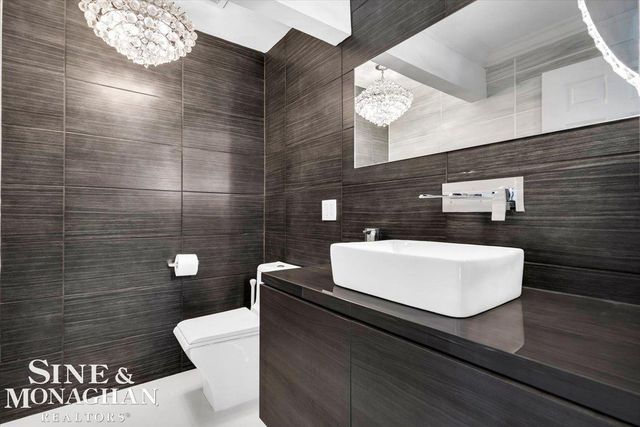 1289 Creek Pointe Drive, Rochester, MI 48307