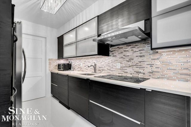 1289 Creek Pointe Drive, Rochester, MI 48307