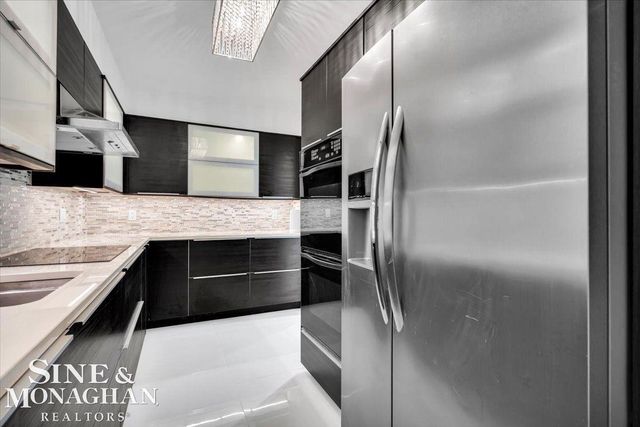 1289 Creek Pointe Drive, Rochester, MI 48307