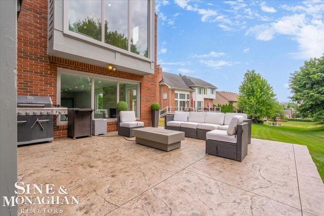1289 Creek Pointe Drive, Rochester, MI 48307