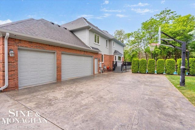 1289 Creek Pointe Drive, Rochester, MI 48307