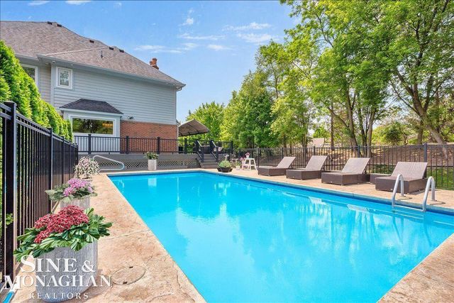 1289 Creek Pointe Drive, Rochester, MI 48307