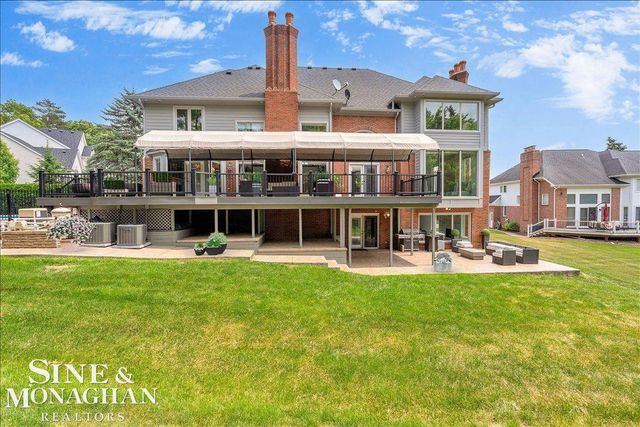 1289 Creek Pointe Drive, Rochester, MI 48307