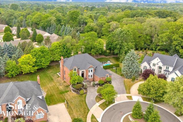 1289 Creek Pointe Drive, Rochester, MI 48307