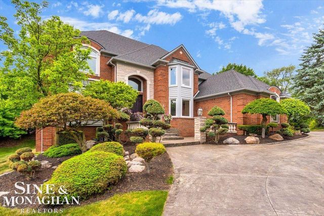 1289 Creek Pointe Drive, Rochester, MI 48307