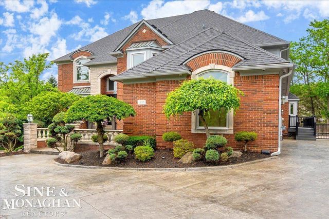 1289 Creek Pointe Drive, Rochester, MI 48307