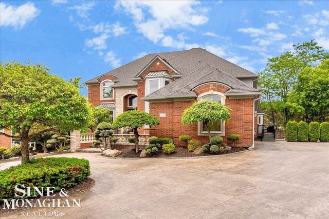 1289 Creek Pointe Drive, Rochester, MI 48307
