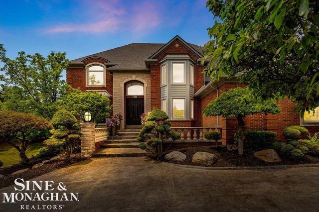1289 Creek Pointe Drive, Rochester, MI 48307