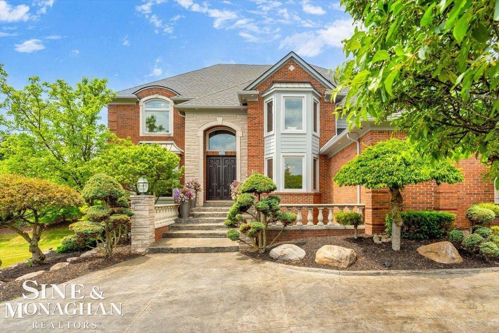 1289 Creek Pointe Drive, Rochester, MI 48307
