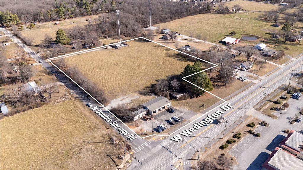 6390 W Wedington Drive, Fayetteville, AR 72704