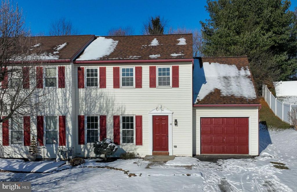 10 STEEPLE AVE, Red Lion, PA 17356