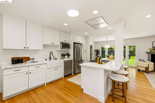 1250 Elmwood Dr, Walnut Creek, CA 94597