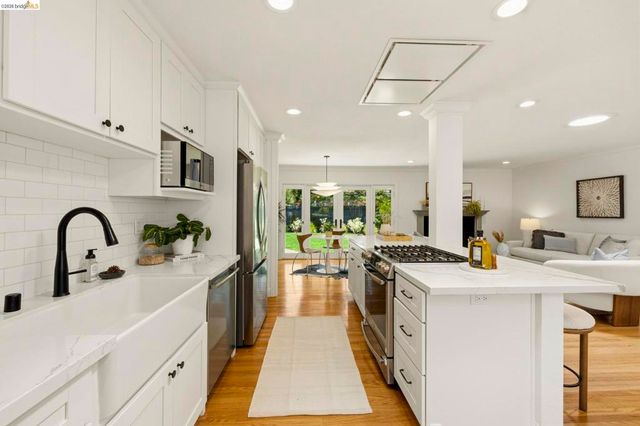 1250 Elmwood Dr, Walnut Creek, CA 94597