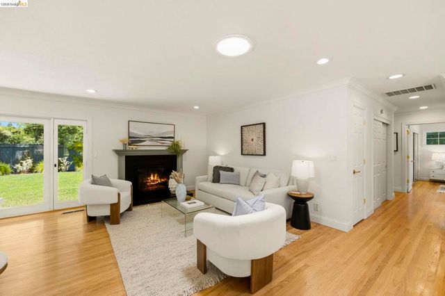 1250 Elmwood Dr, Walnut Creek, CA 94597