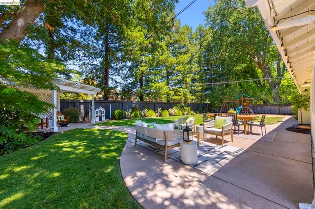 1250 Elmwood Dr, Walnut Creek, CA 94597