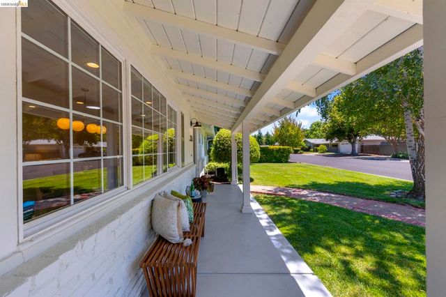 1250 Elmwood Dr, Walnut Creek, CA 94597