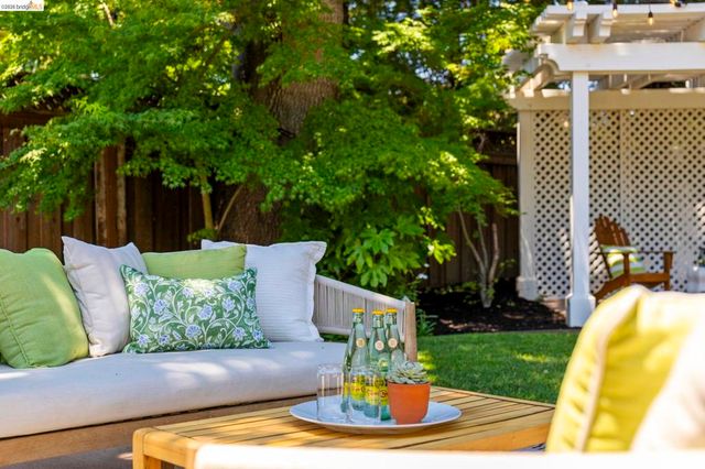 1250 Elmwood Dr, Walnut Creek, CA 94597