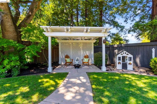 1250 Elmwood Dr, Walnut Creek, CA 94597