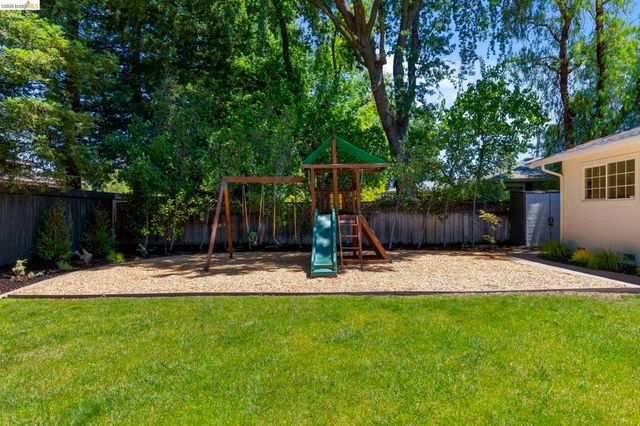 1250 Elmwood Dr, Walnut Creek, CA 94597