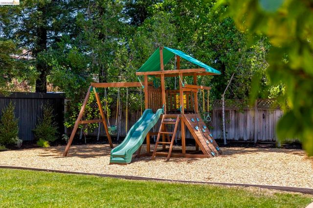 1250 Elmwood Dr, Walnut Creek, CA 94597