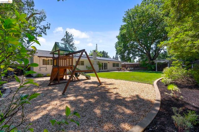 1250 Elmwood Dr, Walnut Creek, CA 94597