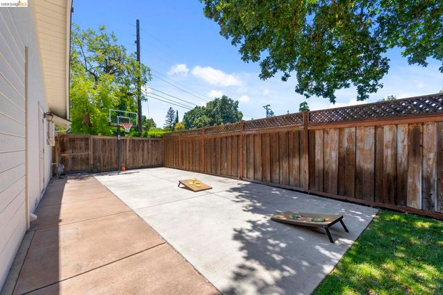1250 Elmwood Dr, Walnut Creek, CA 94597
