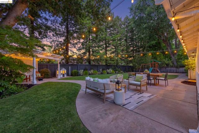 1250 Elmwood Dr, Walnut Creek, CA 94597
