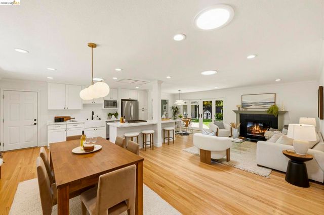 1250 Elmwood Dr, Walnut Creek, CA 94597