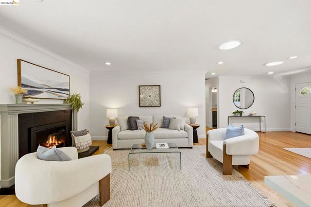 1250 Elmwood Dr, Walnut Creek, CA 94597